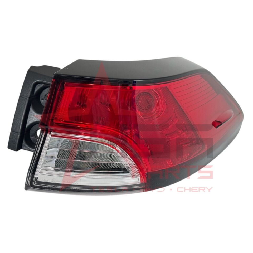 2022-2024 Toyota Corolla Cross Sağ Dış Stop (Ledsiz) 81551-16690