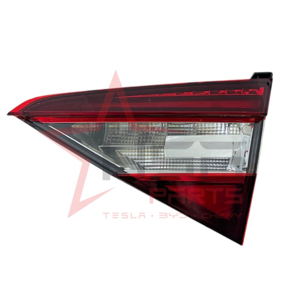 2016-2019 Skoda Superb Sağ İç Stop (Ledli) 3V5945308A