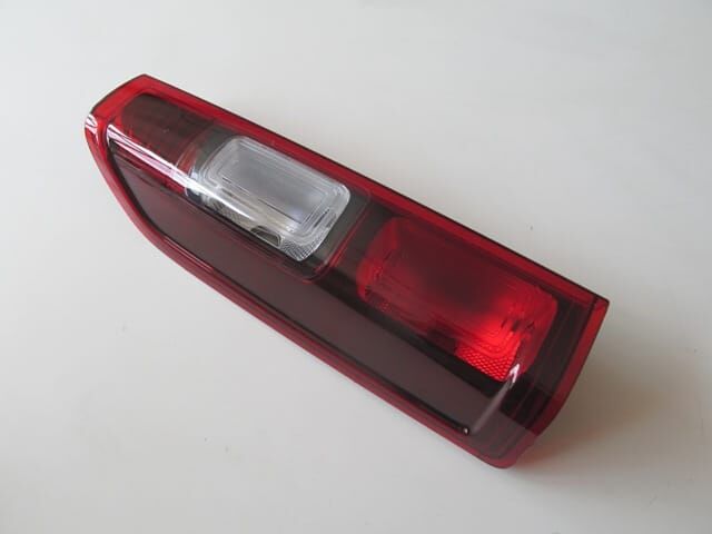 RENAULT TRAFIC- 3- 15/21; STOP LAMBASI SOL KIRMIZI/BEYAZ (MARS) (E MARKLI)