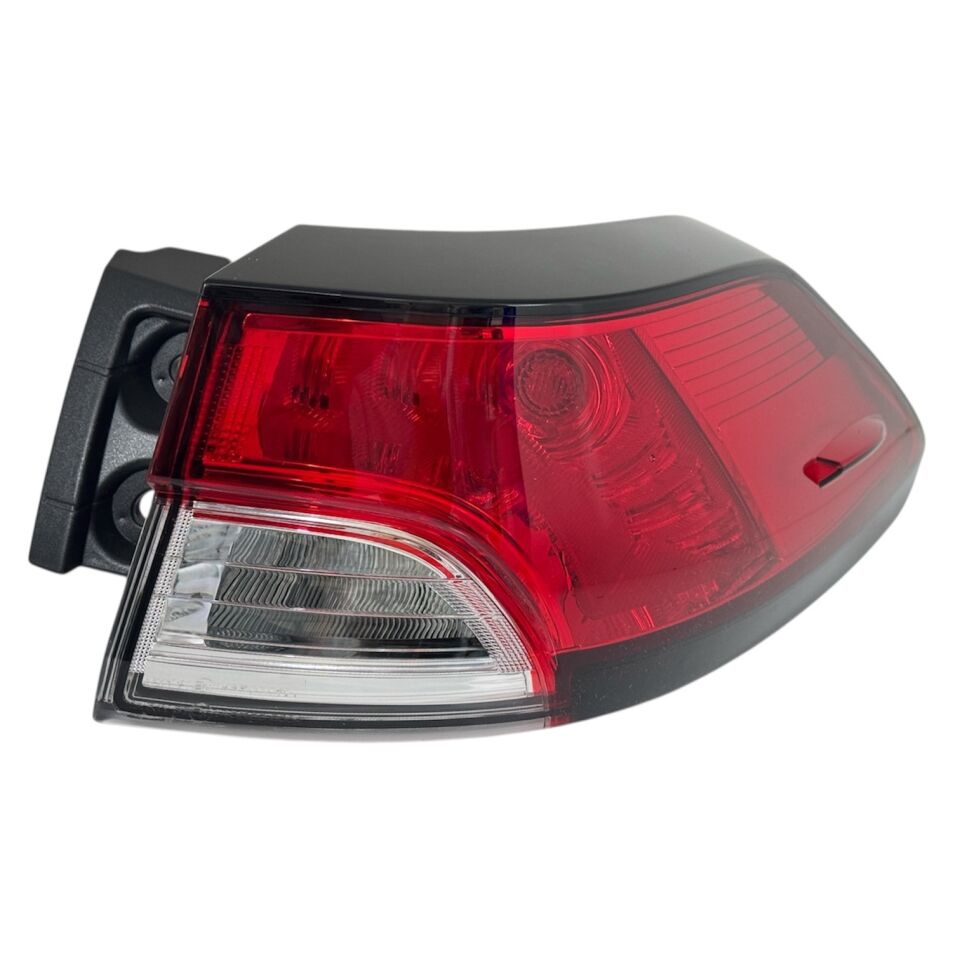 2022-2024 Toyota Corolla Cross Sağ Dış Stop (Ledsiz) 81551-16690