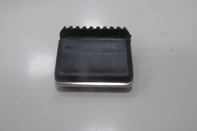 MERCEDES E CLASS- W210- 00/02; HAVALANDIRMA IZGARASI YÖN DÜĞMESİ