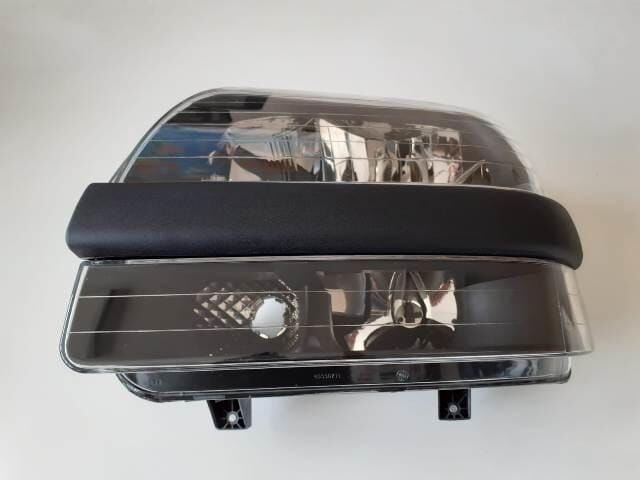 FIAT DOBLO- 01/05; FAR LAMBASI SOL ELEKTRİKLİ/MOTORSUZ/SİYAH 8FİŞLİ (SİYAH BANDLI)(AYFAR) (E MARKLI)