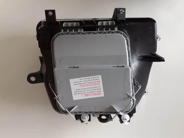 FIAT DOBLO- 01/05; FAR LAMBASI SOL ELEKTRİKLİ/MOTORSUZ/SİYAH 8FİŞLİ (SİYAH BANDLI)(AYFAR) (E MARKLI)