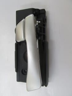 HYUNDAI ACCENT- BLUE- 11/18; ÖN KAPI İÇ AÇMA KOLU SAĞ SİYAH (ELCEĞİ GÜMÜŞ GRİ) (HUSHAN)