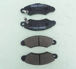 SUZUKI SWIFT- 05/11; ÖN FREN BALATASI MACAR TİPİ 1.3cc (DİSK) (131,1X44,6X14) (DAIWA)