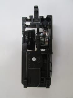 SUZUKI SWIFT- 05/11; ÖN KAPI İÇ AÇMA KOLU SOL SİYAH/NİKELAJLI (HUSHAN)