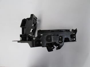 AUDI Q5- 10/12; FAR ALT BAĞLANTI BRAKETİ KÖŞE SAĞ PLASTİK (TW)