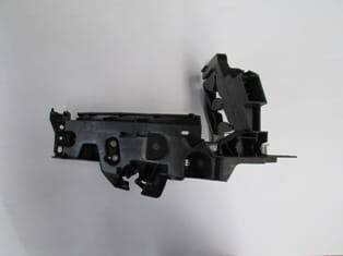 AUDI Q5- 10/12; FAR ALT BAĞLANTI BRAKETİ KÖŞE SOL PLASTİK (TW)