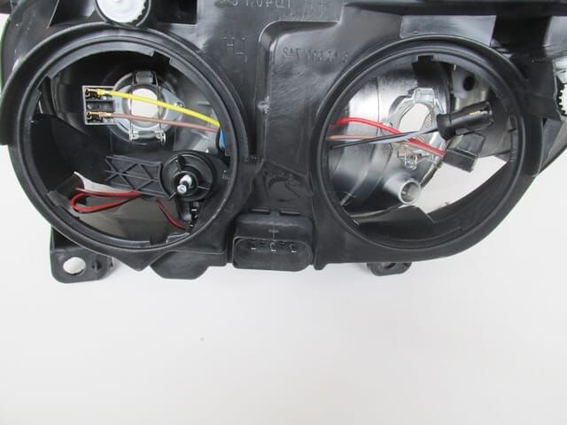 FIAT DOBLO- 06/10; FAR LAMBASI SAĞ ELEKTRİKLİ/MOTORSUZ 8 FİŞLİ (H7/H1) (AYFAR) (E MARKLI)