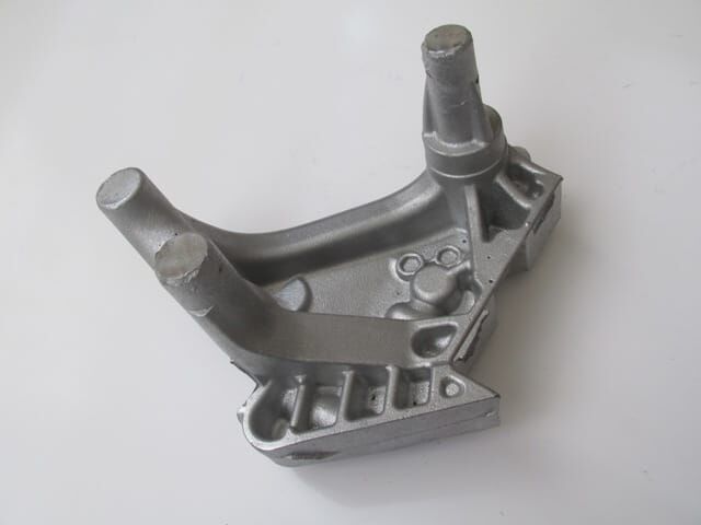 AUDI A3- SD/HB/SB- 12/16; MOTOR BAĞLANTI BRAKETİ 2.0 TDI (TAKOZ) (ALÜMİNYUM)