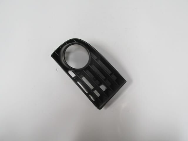 VOLKSWAGEN GOLF- 5- 04/09; SİS LAMBA KAPAĞI SAĞ SİYAH (SİS DELİKLİ) (PÜTÜRLÜ TİP) (TW)