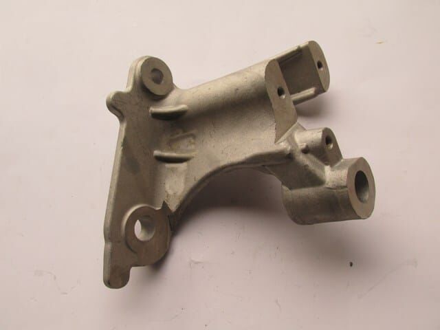 RENAULT MEGANE- 4- SD/HB- 16/20; MOTOR BEŞİĞİ BAĞLANTI AYAĞI SOL (BEŞİK DARBE EMİCİ) (ALÜMİNYUM)