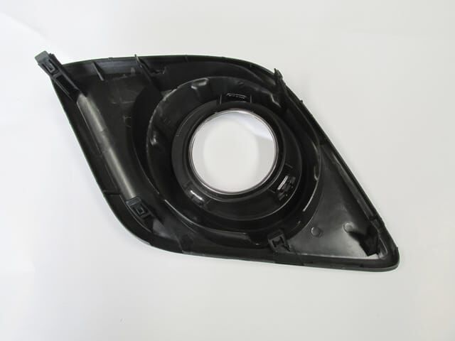 TOYOTA HILUX- PICK UP- 15/19; SİS LAMBA KAPAĞI SOL SİS DELİKLİ (SİS YUVASI NİKELAJLI) (CASP)