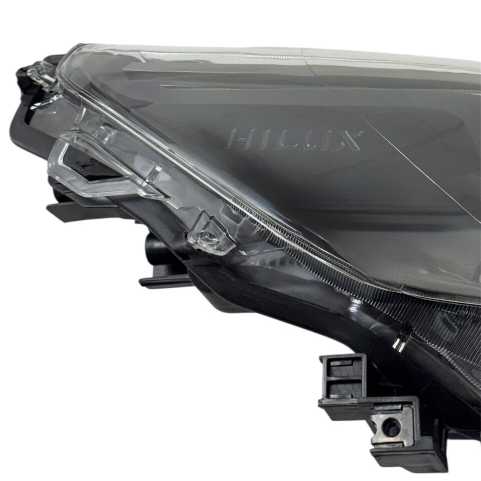 Toyota Far Hılux Revo 21-24 Sağ (Mercekli/İçi Koyu Gri/Krom Mercek)/(Hılux Yazılı-ınvıncıble)