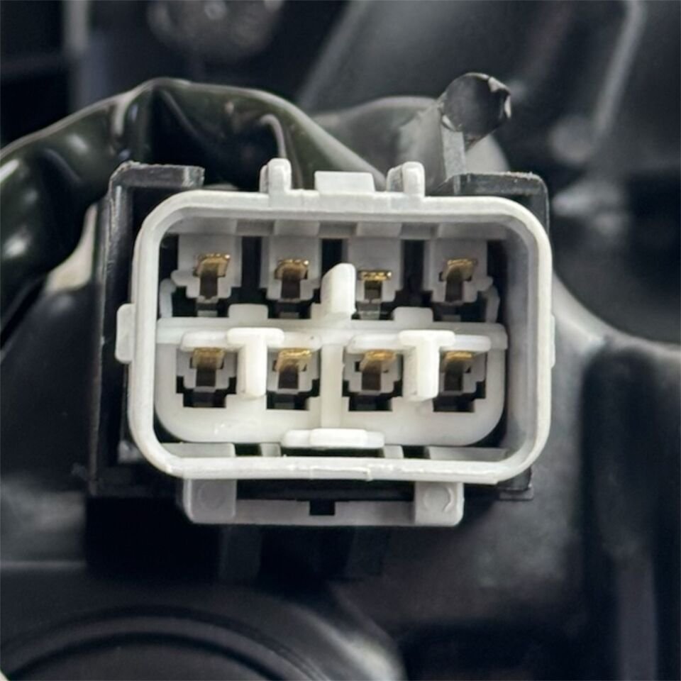 Toyota Far Hılux Revo 21-24 Sağ (Mercekli/İçi Koyu Gri/Krom Mercek)/(Hılux Yazılı-ınvıncıble)