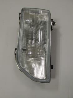 KIA HI BESTA- MİNİBÜS- 97/99; FAR LAMBASI SOL (BAĞLANTI PLASTİĞİ İLE BİRLİKTE) (ÇİZGİLİ CAM) FAM