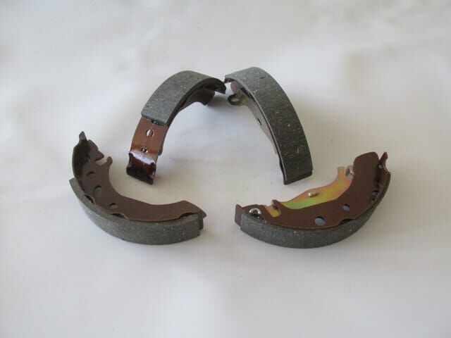 FORD FIESTA- 96/99; ARKA FREN PABUCU 1,25/1,3/1,4cc (90X30) (BRAMAX)