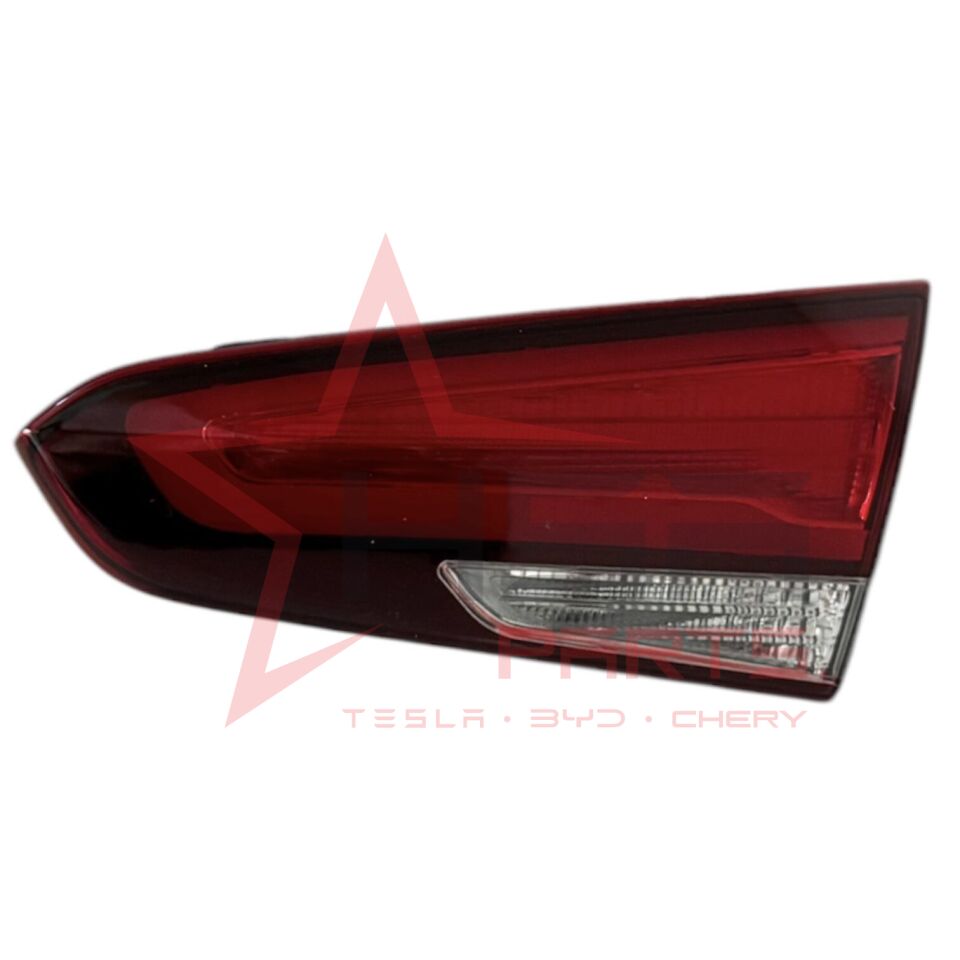 2015-2018 Kia Cerato Sağ İç Stop (Ledli) 92404-A7700