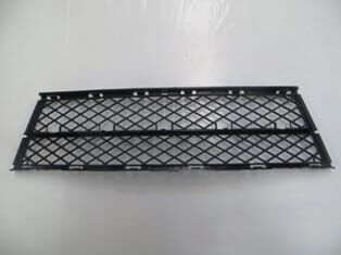 BMW 5 SERI- E60- 07/10; ÖN TAMPON PANJURU ORTA SİYAH (TW)