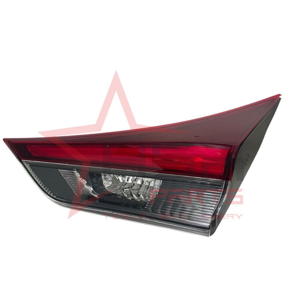 2015-2019 Toyota Auris Sağ İç Stop (İçi Siyah) 81581-02830