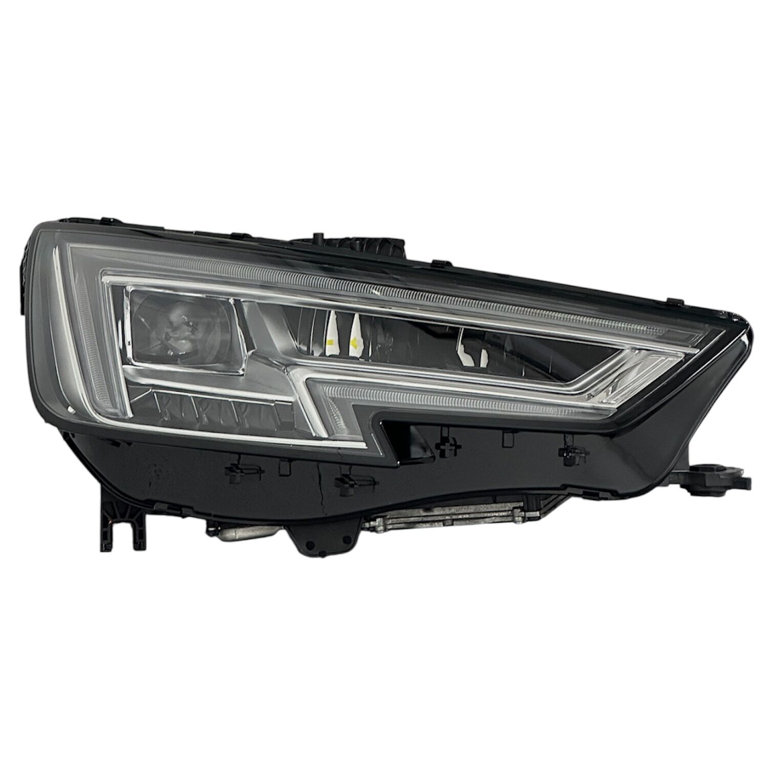 Audı Far A4 16-19 Sağ (Kare Mercek/Beyinler Üstünde)