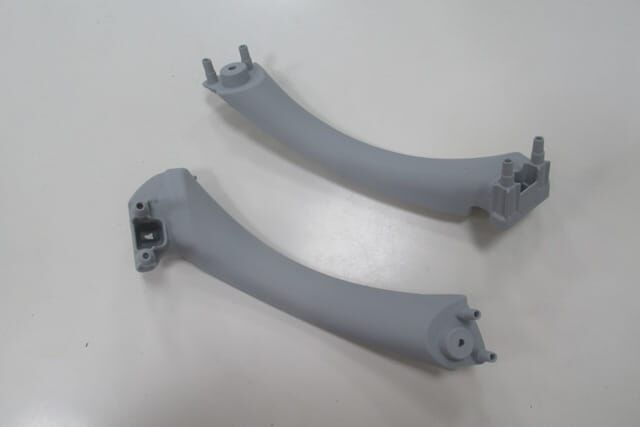 BMW 3 SERI- E90- 05/11; ÖN KAPI İÇ ÇEKME KOLU SAĞ/SOL SET (2 PARÇA) GRİ