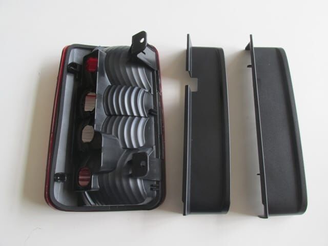 VOLKSWAGEN CADDY- 04/10; STOP LAMBASI SAĞ KIRMIZI/BEYAZ (MARS) (E MARKLI)