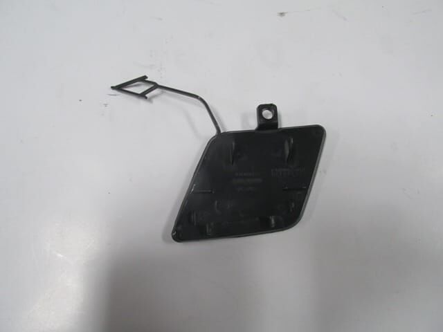 VOLKSWAGEN PASSAT- B8- 14/18; ÖN TAMPON ÇEKİ DEMİRİ KAPAĞI (SİYAH)