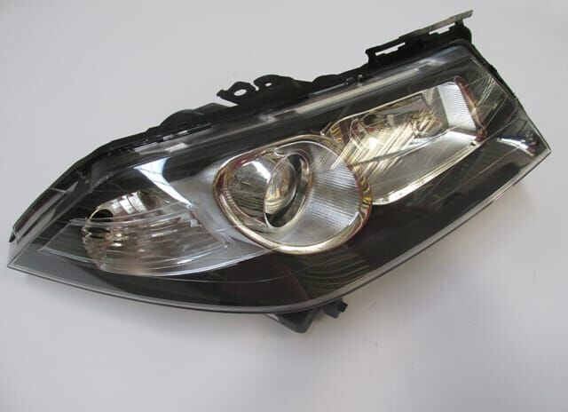 RENAULT MEGANE- 2- 07/09; FAR LAMBASI SAĞ ELEKTRİKLİ/MOTORSUZ SİYAH MERCEKLİ MAKYAJLI(AYFAR(E MARKLI