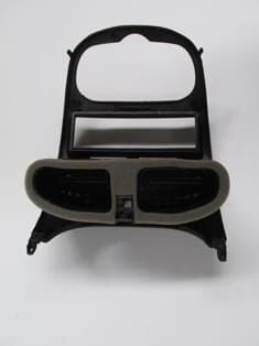 PEUGEOT 206- HB- 99/09; ÖN GÖĞÜS HAVALANDIRMA PETEĞİ ORTA (TEYP PANELİ) (BFN)