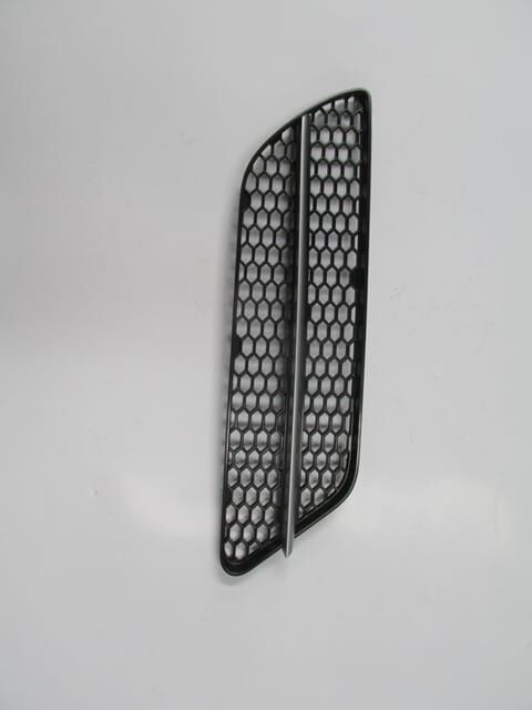 ALFA ROMEO 147- 05/09; ÖN TAMPON PANJURU SAĞ SİYAH (ÇITASI GÜMÜŞ GRİ) (TYG)