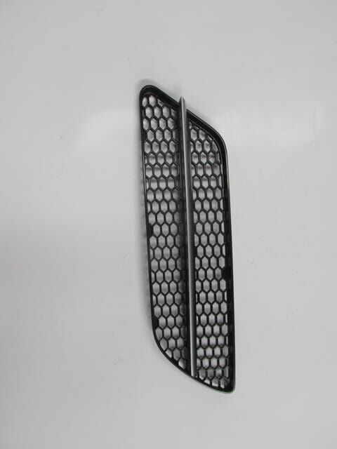 ALFA ROMEO 147- 05/09; ÖN TAMPON PANJURU SOL SİYAH (ÇITASI GÜMÜŞ GRİ) (TYG)