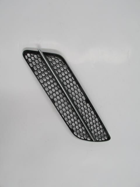 ALFA ROMEO 147- 05/09; ÖN TAMPON PANJURU SOL SİYAH (ÇITASI GÜMÜŞ GRİ) (TYG)