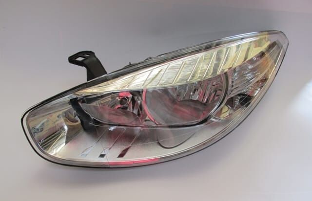 RENAULT FLUENCE- 09/12; FAR LAMBASI SOL ELEKTRİKLİ/MOTORLU 5 FİŞLİ (MERCEKSİZ) (AYFAR) (E MARKLI)