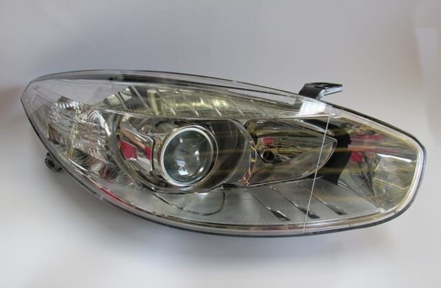 RENAULT FLUENCE- 09/16; FAR LAMBASI SAĞ ELEKTRİKLİ/MOTORLU (MERCEKLİ)(NİKELAJLI) AYFAR (E MARKLI)