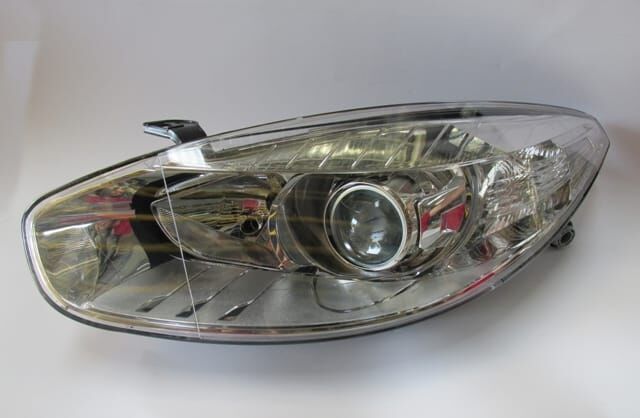 RENAULT FLUENCE- 09/16; FAR LAMBASI SOL ELEKTRİKLİ/MOTORLU (MERCEKLİ)(NİKELAJLI) AYFAR (E MARKLI)