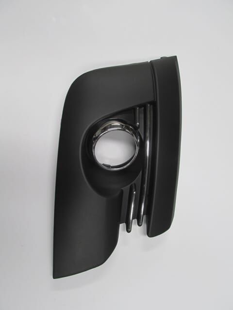 PEUGEOT 3008- 09/13; SİS LAMBA KAPAĞI SAĞ SİS DELİKLİ (SİS ÇERÇEVESİ NİKELAJLI) (TYG)