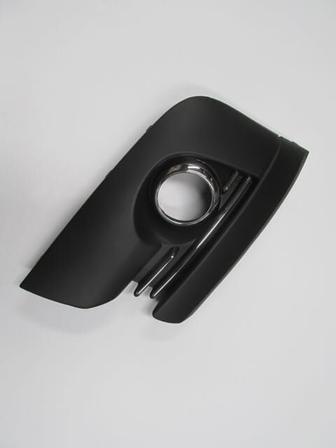 PEUGEOT 3008- 09/13; SİS LAMBA KAPAĞI SAĞ SİS DELİKLİ (SİS ÇERÇEVESİ NİKELAJLI) (TYG)