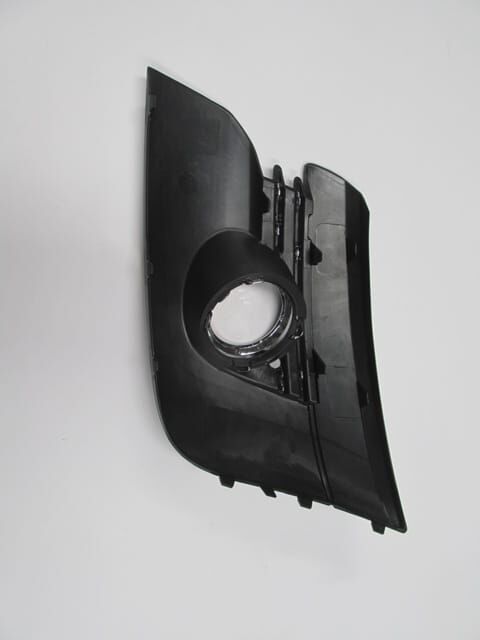 PEUGEOT 3008- 09/13; SİS LAMBA KAPAĞI SAĞ SİS DELİKLİ (SİS ÇERÇEVESİ NİKELAJLI) (TYG)