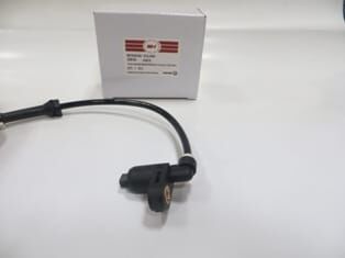 PEUGEOT 206- HB- 99/09; ABS SENSÖRÜ ÖN SAĞ/SOL AYNI (ADET) 2 FİŞLİ (1,4/1,6/2,0/1,4 HDİ/1,9HDİ)