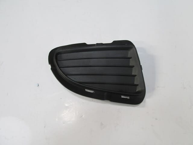 FIAT GRANDE PUNTO- 06/12; SİS LAMBA KAPAĞI SAĞ SİYAH (SİS DELİKSİZ)