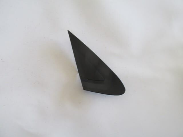 FIAT GRANDE PUNTO- 06/12; KAPI AYNA MUSKASI SAĞ (ÇAMURLUK ÜST ÜÇGEN PLASTİĞİ)