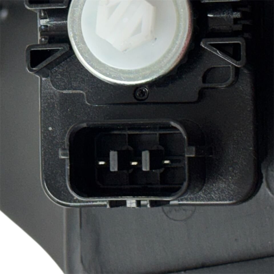 Mıtsubıshı Far L200 15-18 Sağ (Motorlu Koyu Sarı)