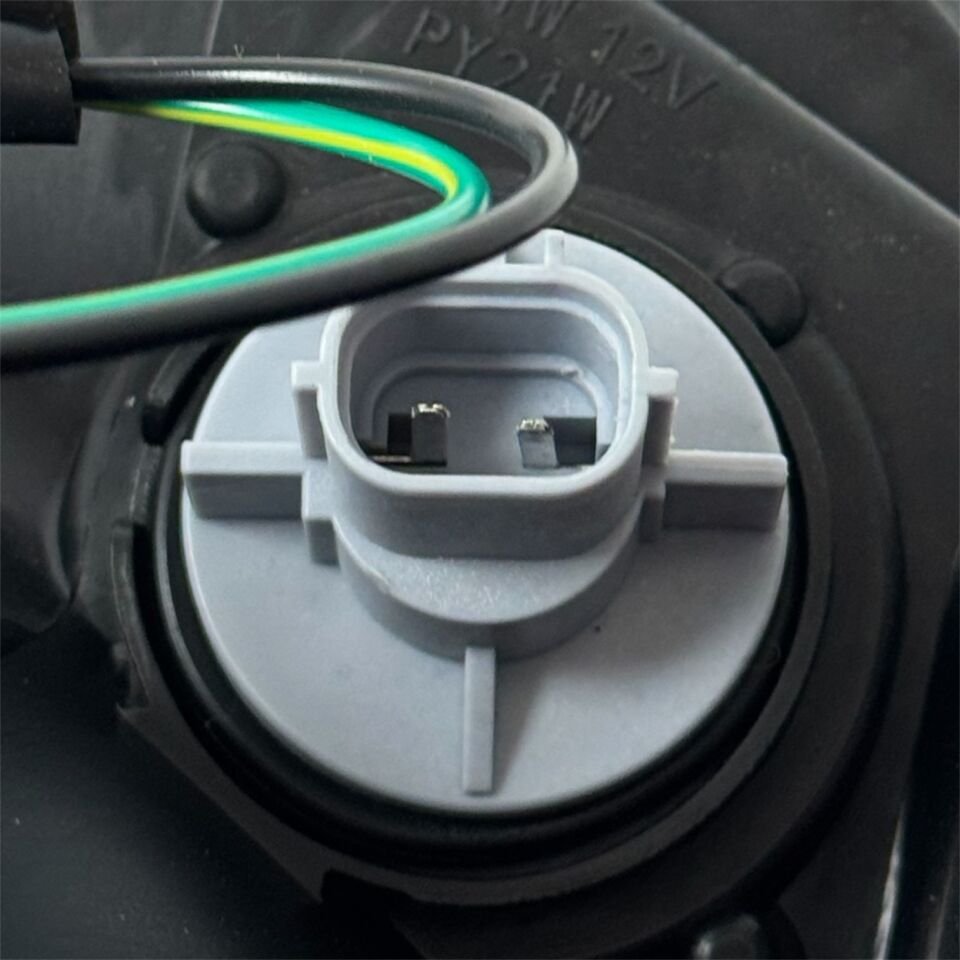 Mıtsubıshı Far L200 15-18 Sağ (Motorlu Koyu Sarı)