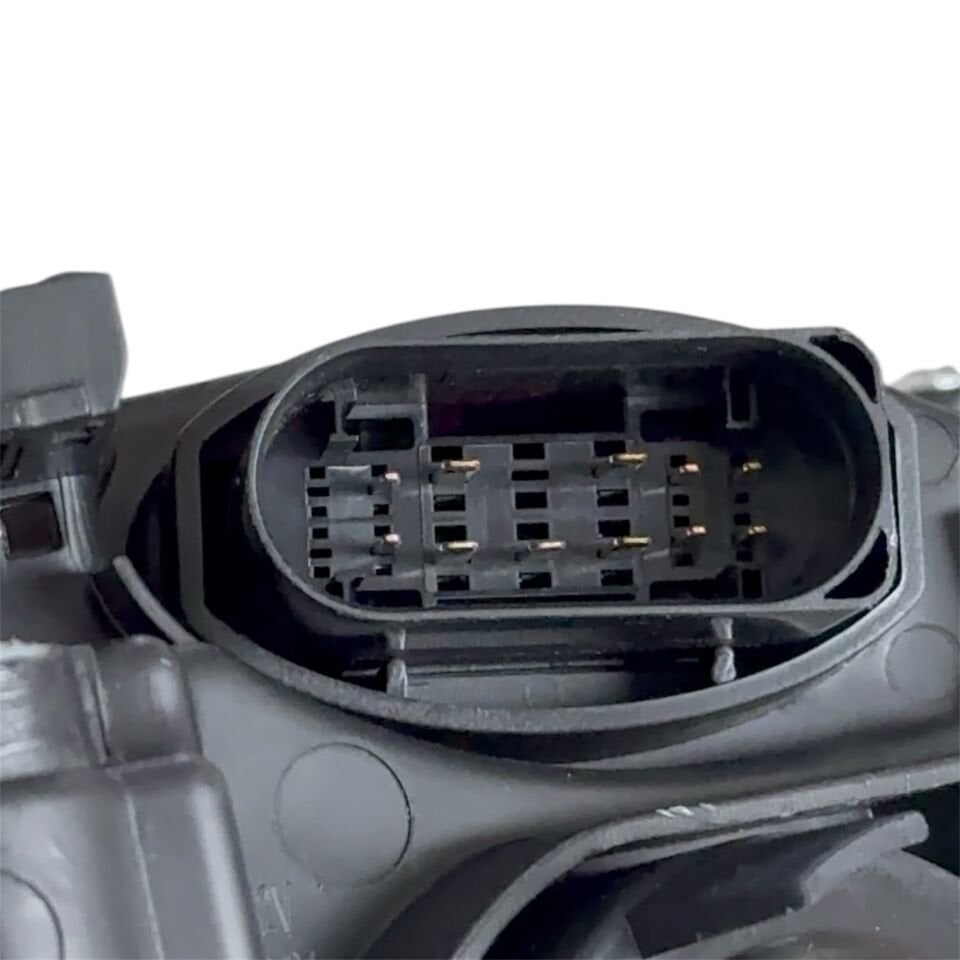 Audı Far A4 12-15 Sol (Zenon/Beyinler Üstünde)