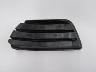 FIAT PUNTO- 03/06; SİS LAMBA KAPAĞI SAĞ SİYAH (SİS DELİKSİZ) (TYG)