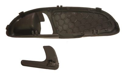 VOLKSWAGEN GOLF- 4- 98/04; ÖN KAPI İÇ AÇMA KOL ÇERÇEVESİ SAĞ (HOPARLÖR KAPAKLI) ELCEĞİ İLE GRİ