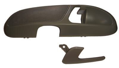 VOLKSWAGEN GOLF- 4- 98/04; ÖN KAPI İÇ AÇMA KOL ÇERÇEVESİ SOL (HOPARLÖR KAPAKLI) ELCEĞİ İLE GRİ