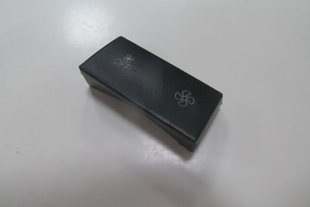 BMW 3 SERI- F30- 12/18; KLİMA AÇMA KAPAMA DÜĞMESİ