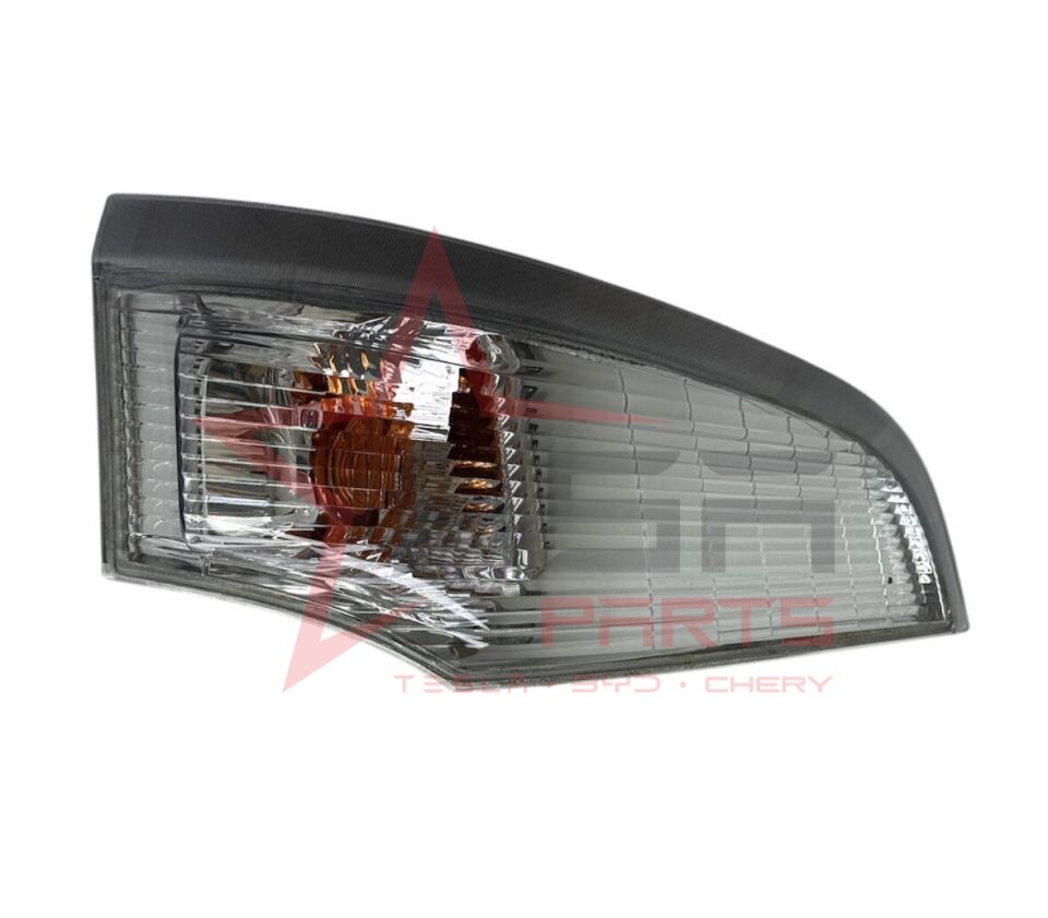 2006-2012 Mitsubishi Fuso Canter Sağ Far Üst Sinyali MK427118